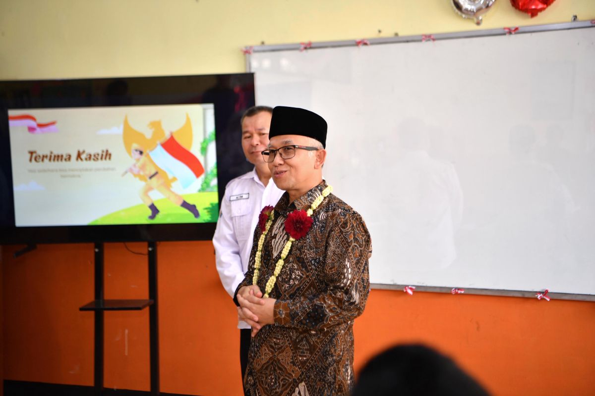 Wamendikdasmen apresiasi SMA Garut gunakan media digital pembelajaran