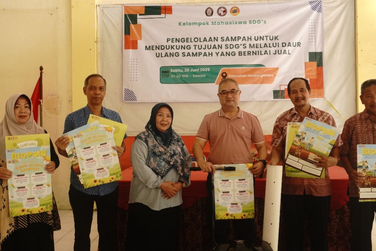 Mahasiswa vokasi  Undip ajari warga Semarang daur ulang sampah