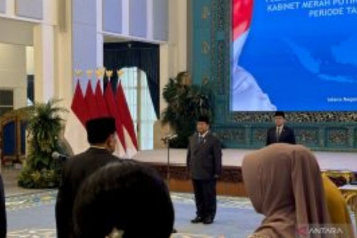 Presiden Prabowo Lantik Djamari Chaniago Sebagai Menko Polkam