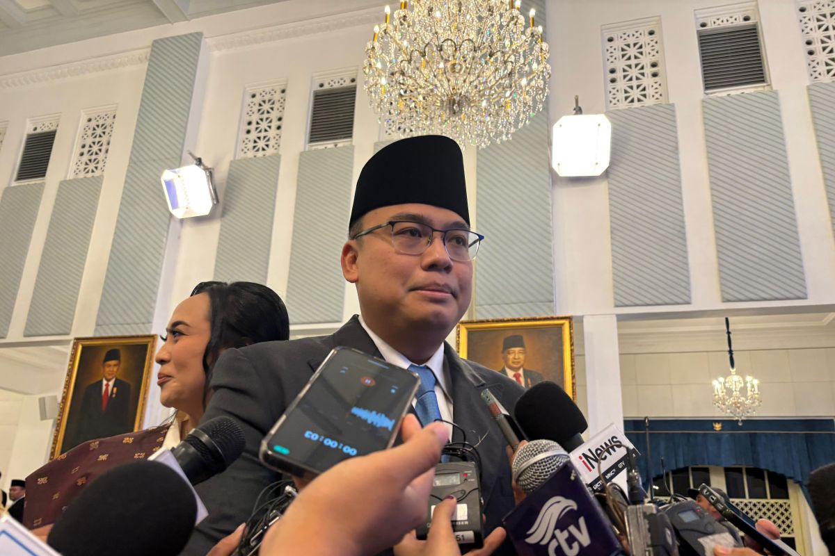 Jadi Kepala Badan Komunikasi Pemerintah, Angga Raka tetap Wamenkomdigi