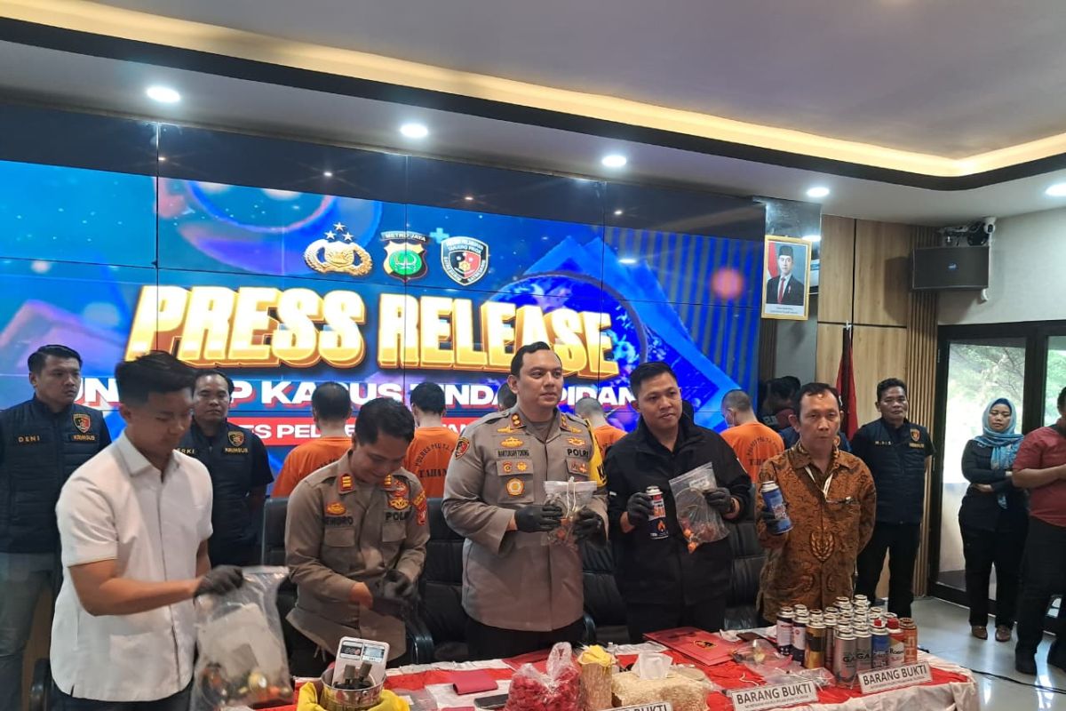 Polisi tangkap enam pria pengoplos gas bersubsidi