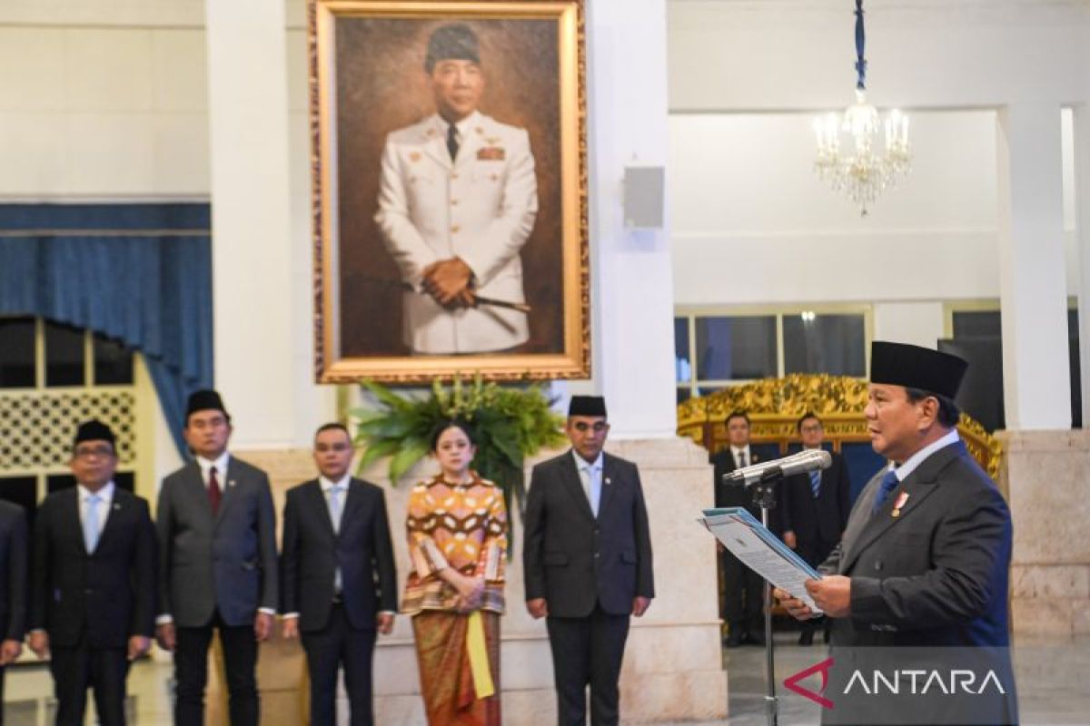 Politik kemarin, Presiden lantik menteri hingga beri gelar kehormatan