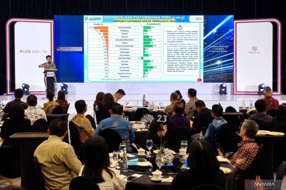 Wagub Emil tekankan pentingnya pemahaman ekonomi di forum UOB