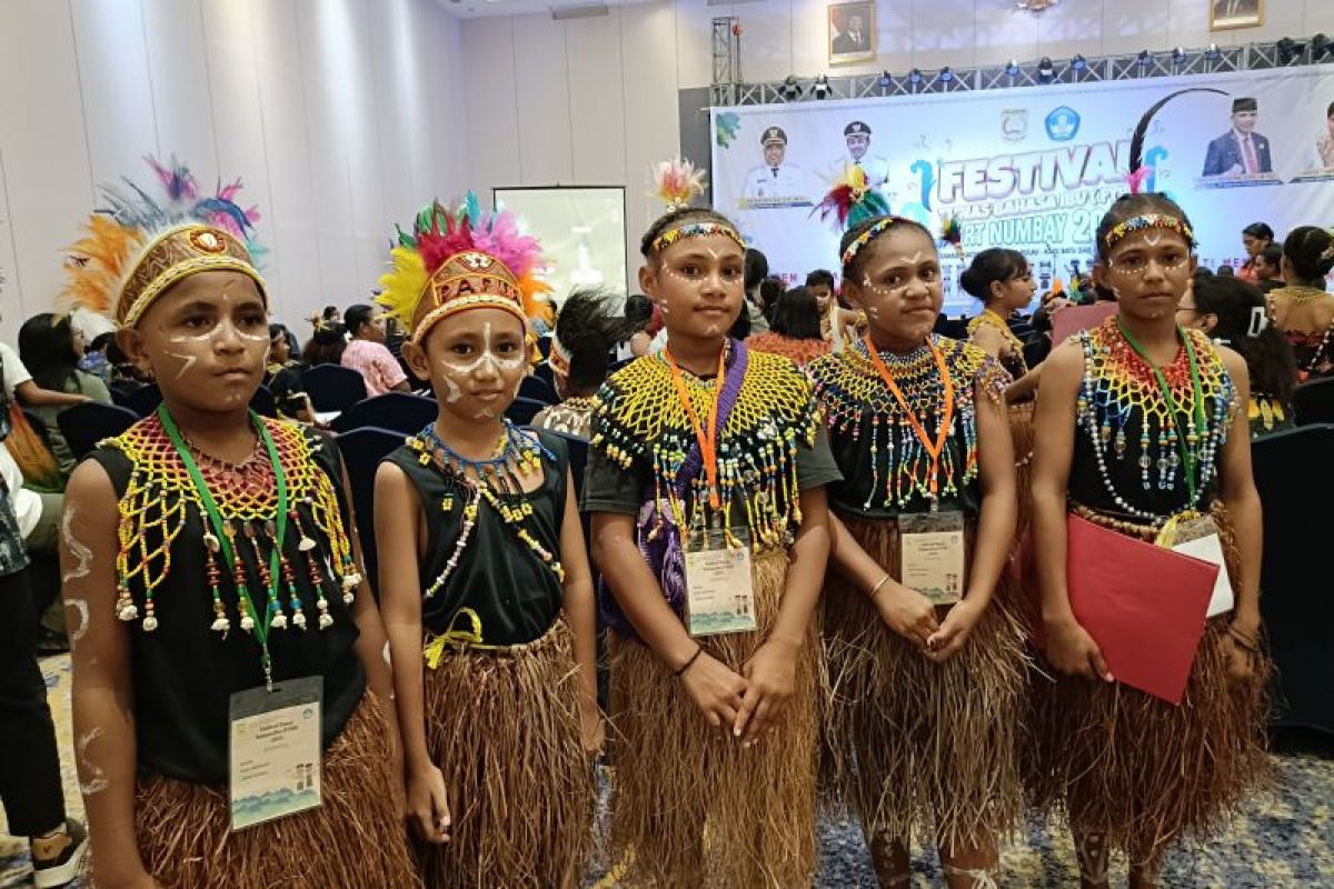 Pemkot Jayapura mendorong generasi muda mencintai bahasa ibu