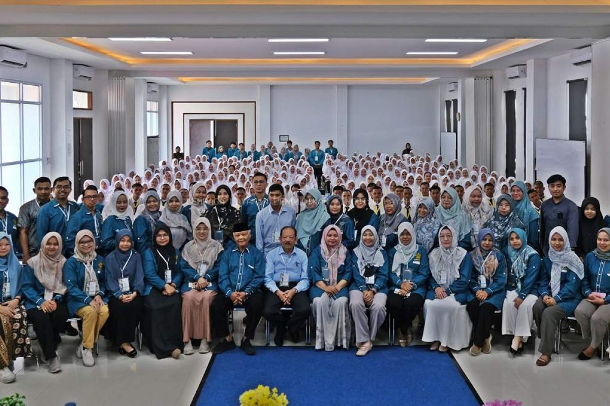 STIFARM Padang Sambut 253 Mahasiswa Baru Program Studi Sarjana Farmasi dalam PKKMB 2025/2026