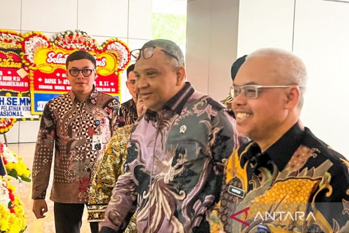 Wamenaker Afriansyah Noor pastikan hadirkan solusi bagi ketenagakerjaan RI