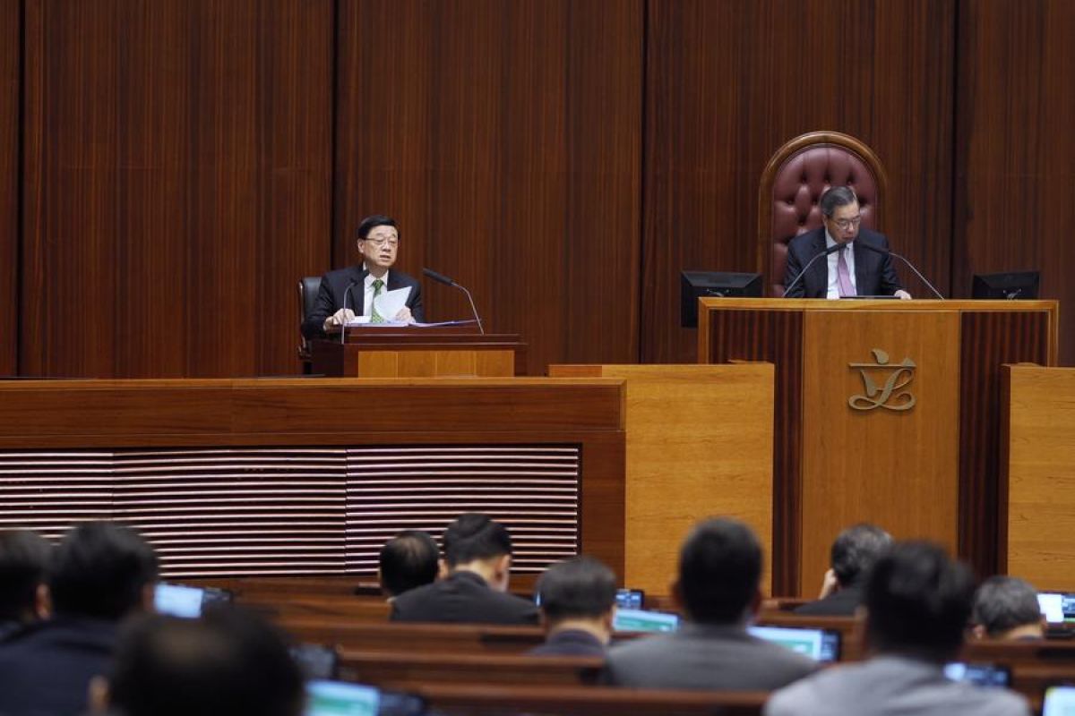 Kepala Eksekutif SAR Hong Kong sampaikan pidato kebijakan 2025