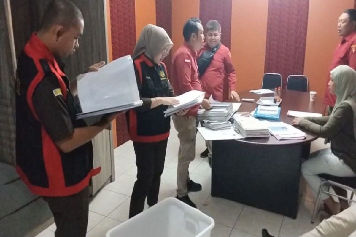 Kejati Kalteng geledah kantor CV Dayak Lestari terkait dugaan korupsi tambang Rp1,3 triliun