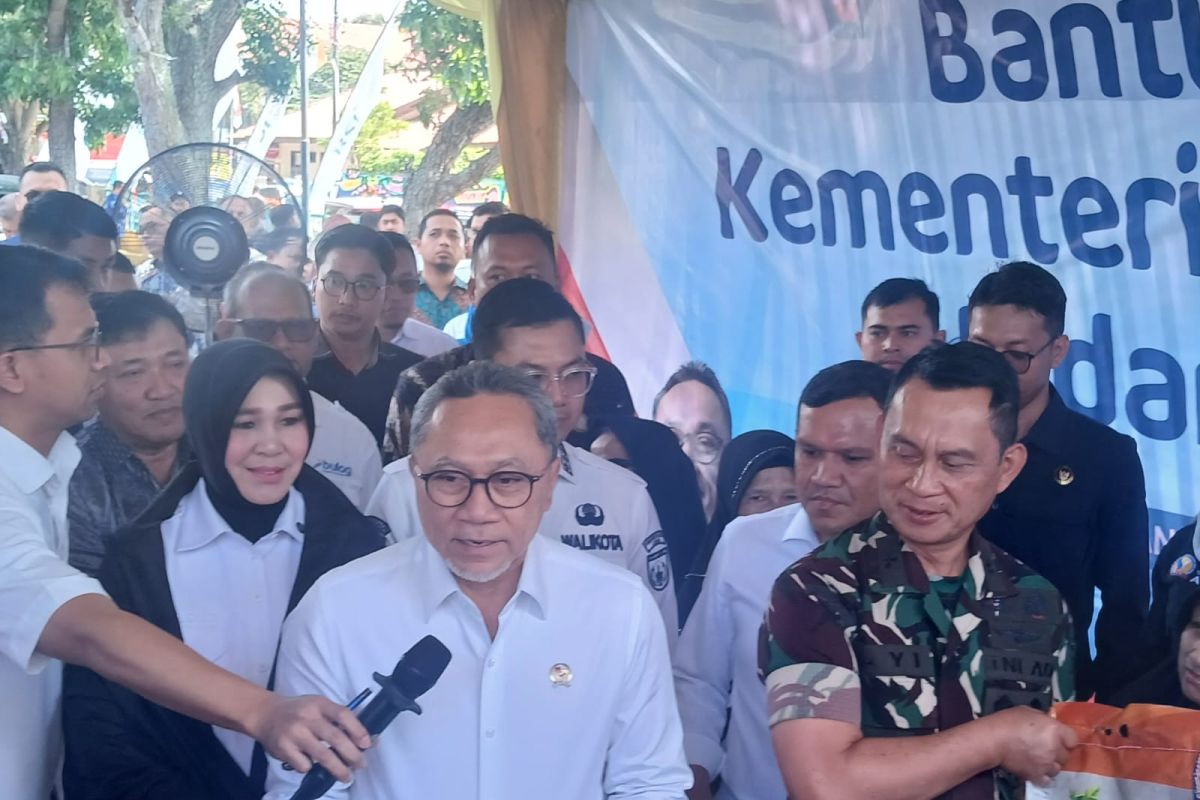 Menko Pangan bagikan 1,5 ton bantuan beras untuk warga Aceh