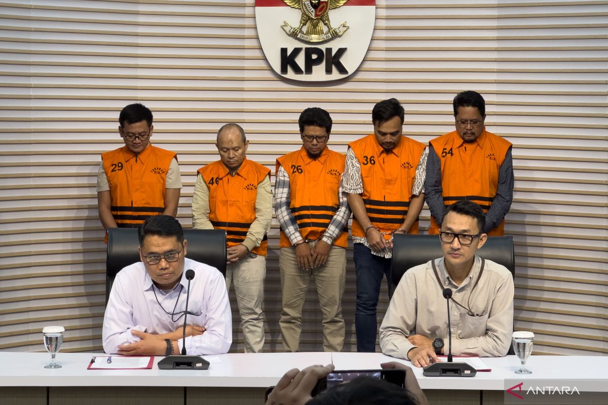 KPK tahan lima tersangka kasus pencairan kredit BPR Bank Jepara Artha