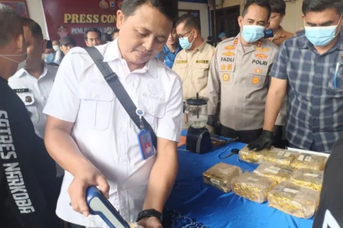 Polhukam kemarin dari pemusnahan sabu hingga uji publik Raperda