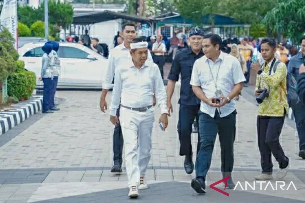 Dedi Mulyadi bangun 25 rumah panggung di Karawang dari janji seribu