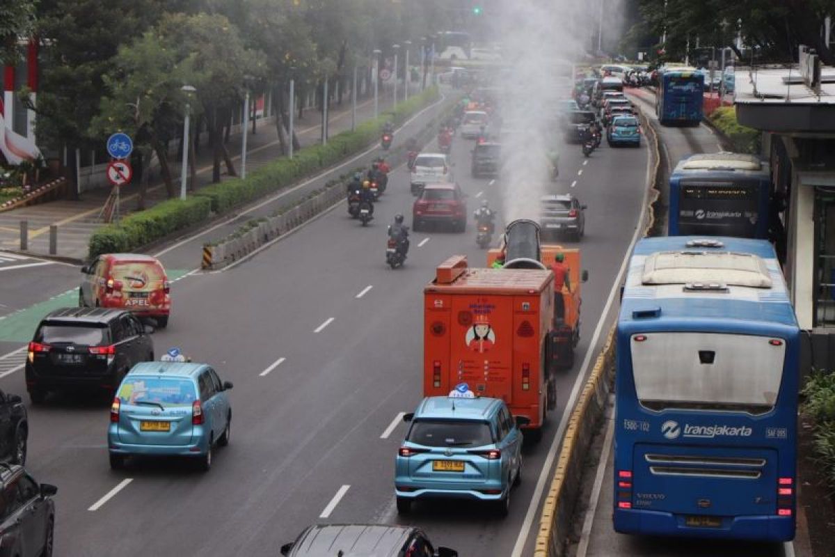 4.000 liter "water mist" disemprotkan untuk tekan polusi udara Jakarta