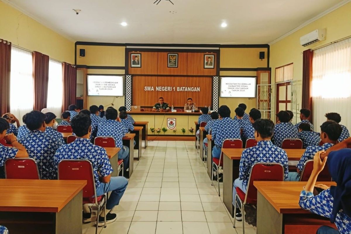 Polresta Pati  sambangi sekolah ajak pelajar belajar demokrasi sehat