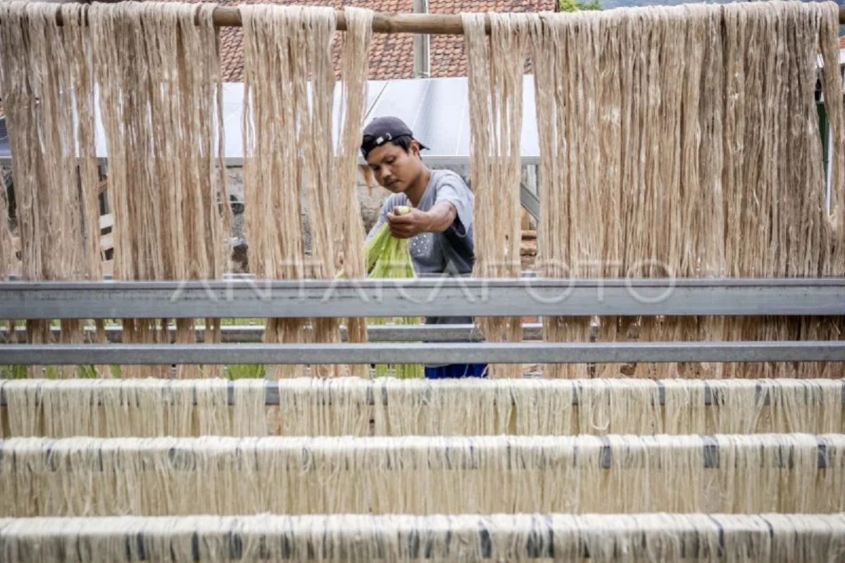 Pemanfaatan limbah daun nanas menjadi produk bernilai ekspor