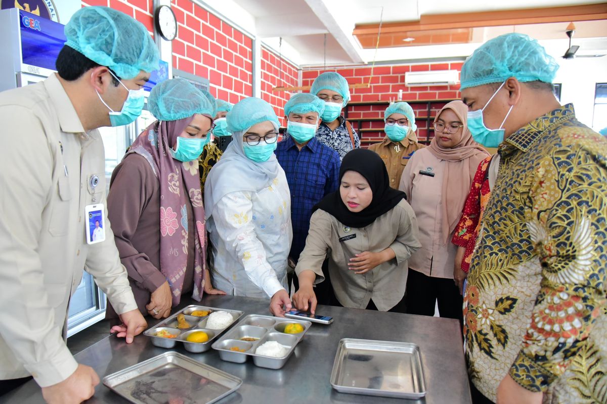 Komisi IX DPR evaluasi pelaksanaan program MBG di Kepri