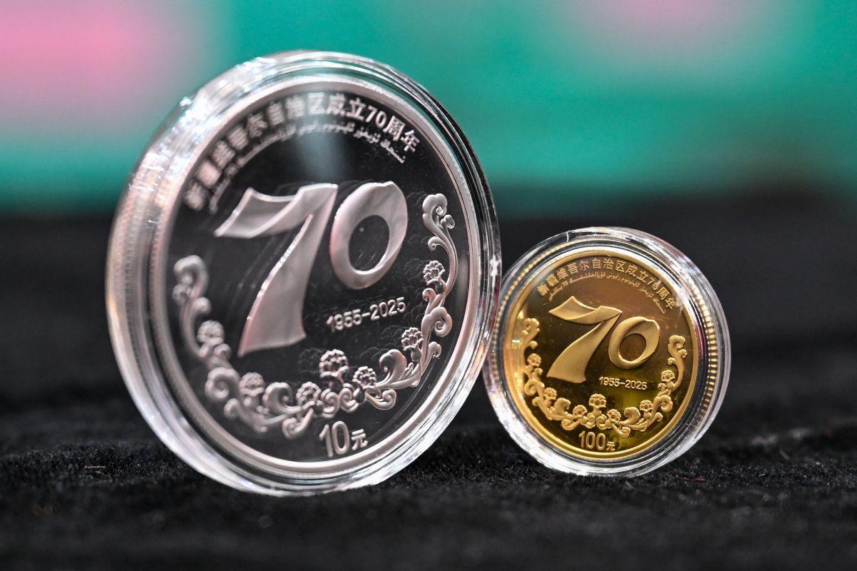 China terbitkan koin 70 tahun berdirinya daerah otonom Uighur Xinjiang