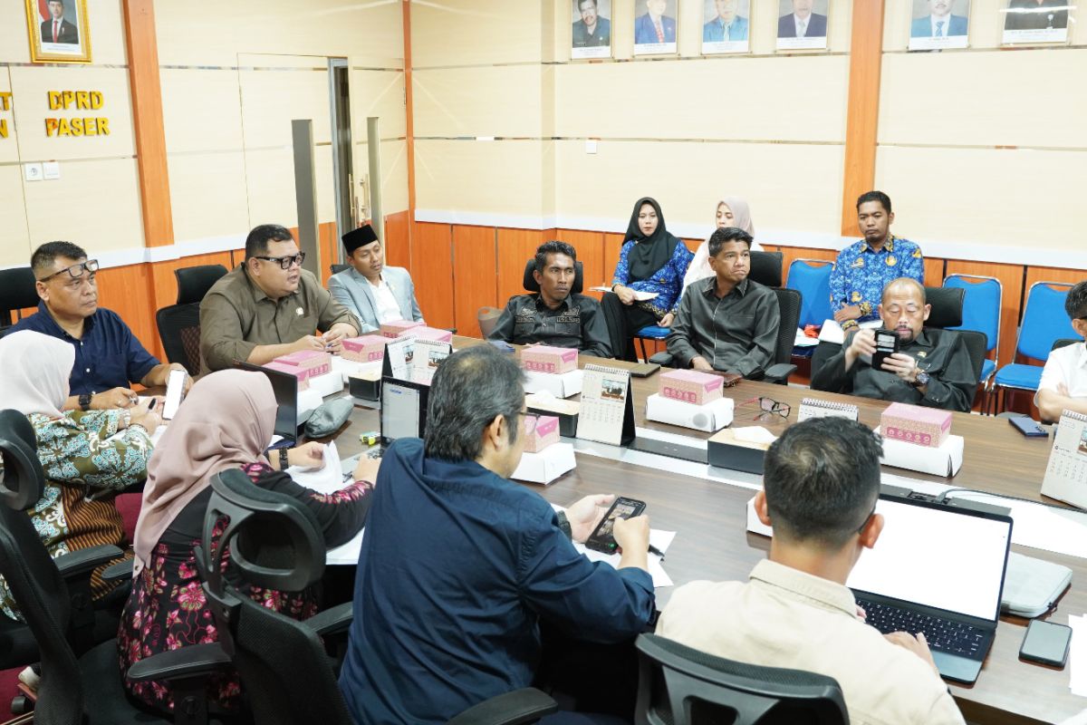 DPRD Paser libatkan UWGM susun naskah akademik raperda
