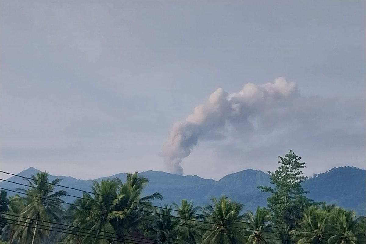 PGA: Asap di puncak Gunung Dukono bukan letusan 