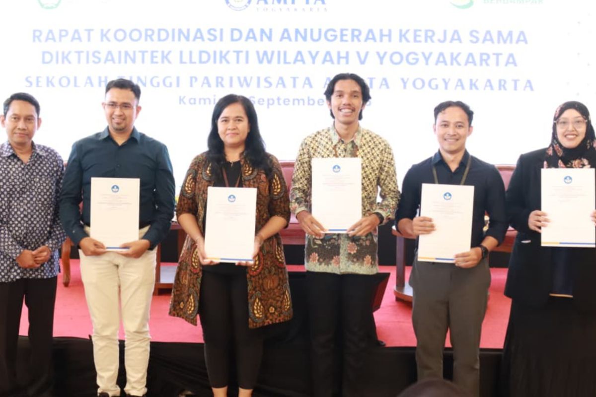 UMBY meraih prestasi di ajang anugerah kerja sama Diktisaintek LLDIKTI