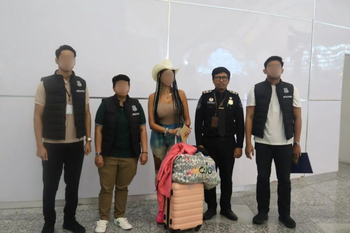 American woman deported for hosting intimacy retreat class in Bali