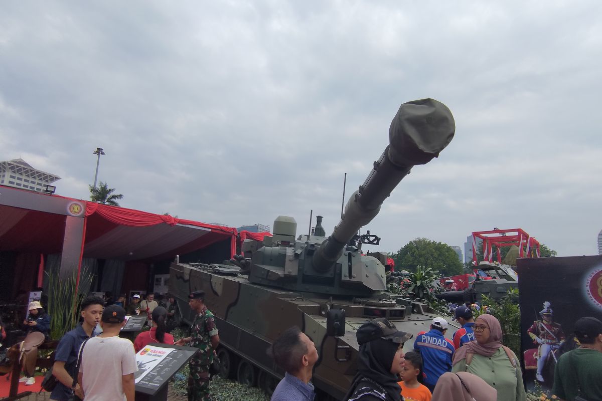 Indonesian Army displays new Harimau tanks at Monas exhibition