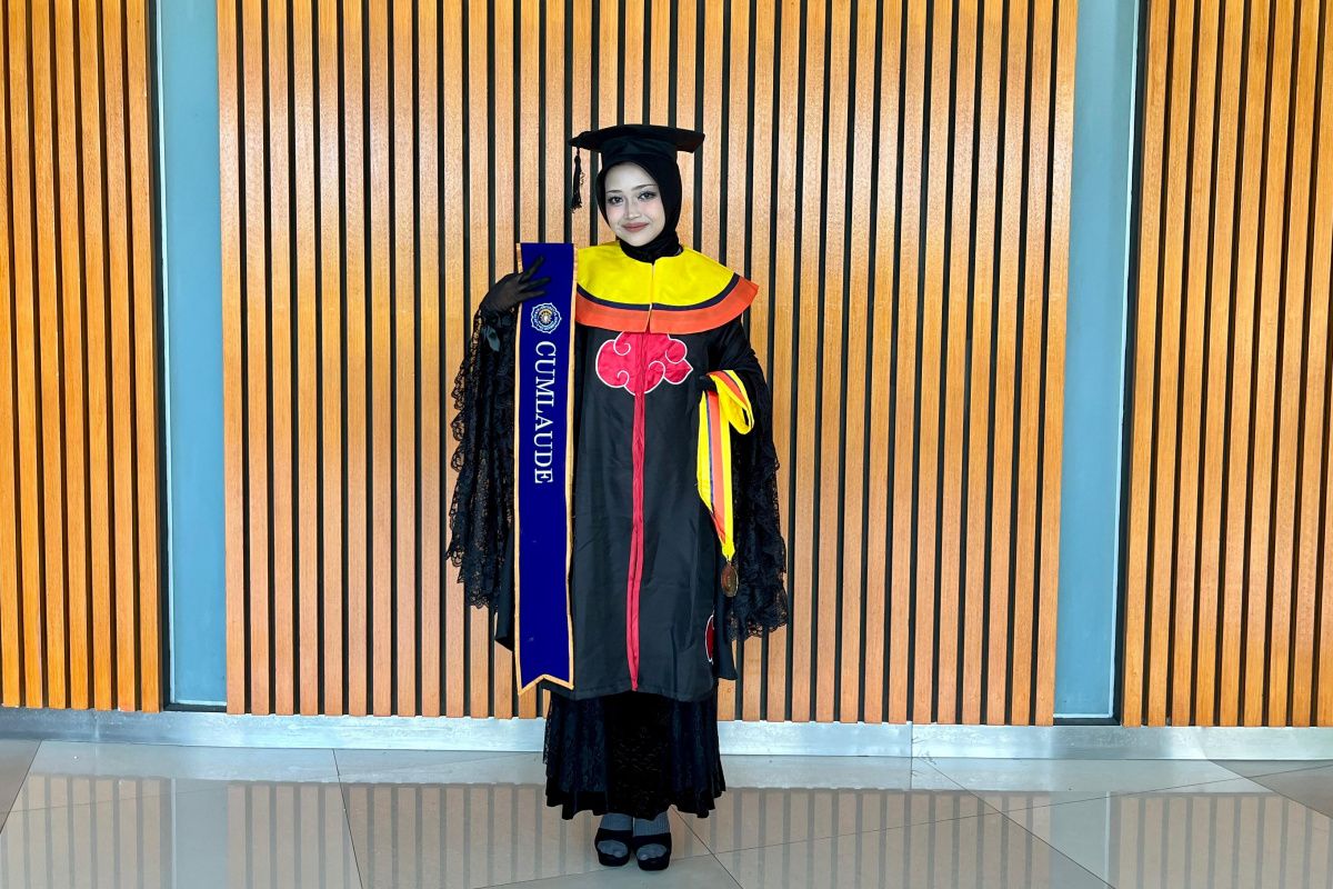 Uniknya Wisuda UMS lulusan Ilkom kenakan jubah Akatsuki