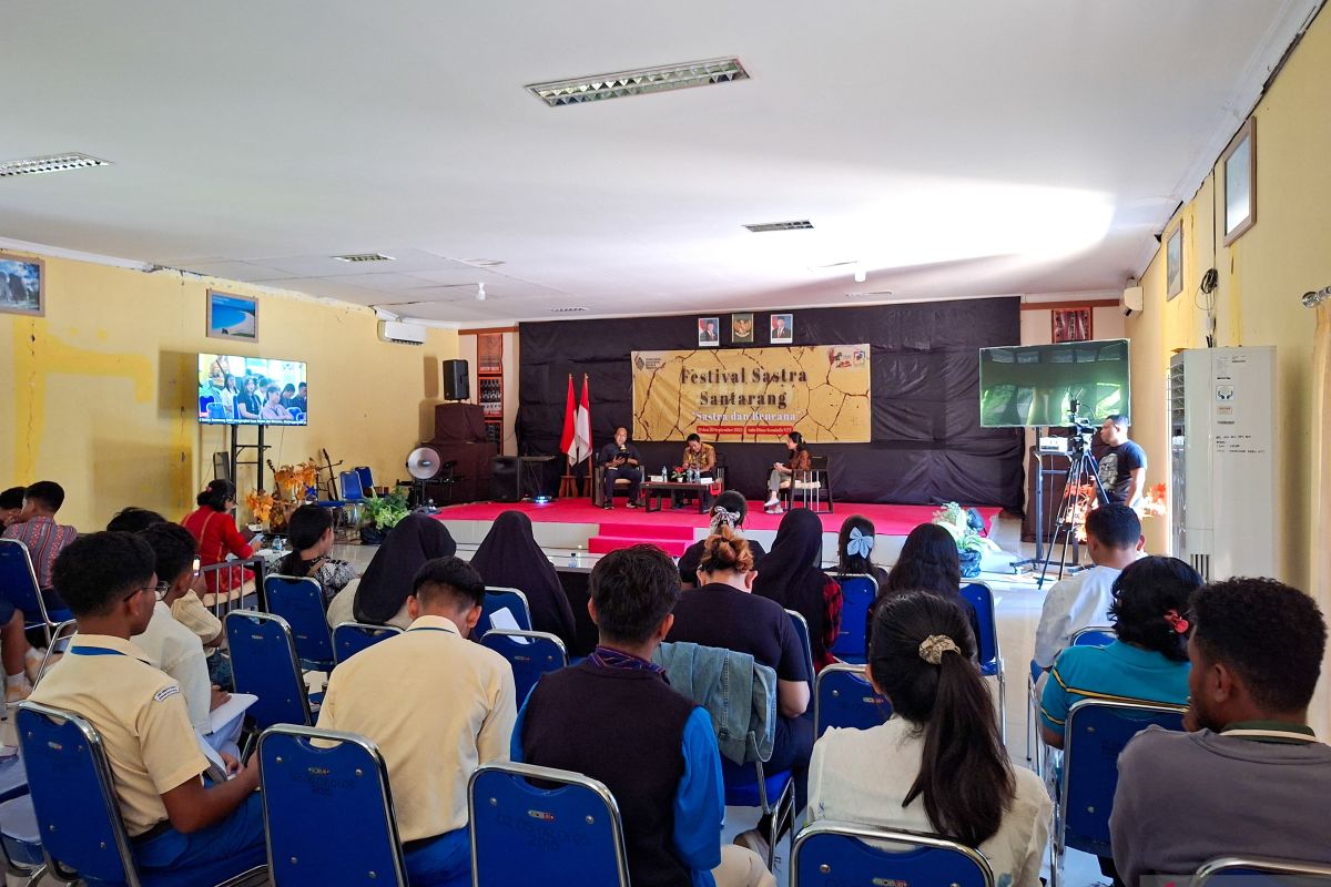 Komunitas sastra di Kupang menyuarakan isu literasi dan bencana