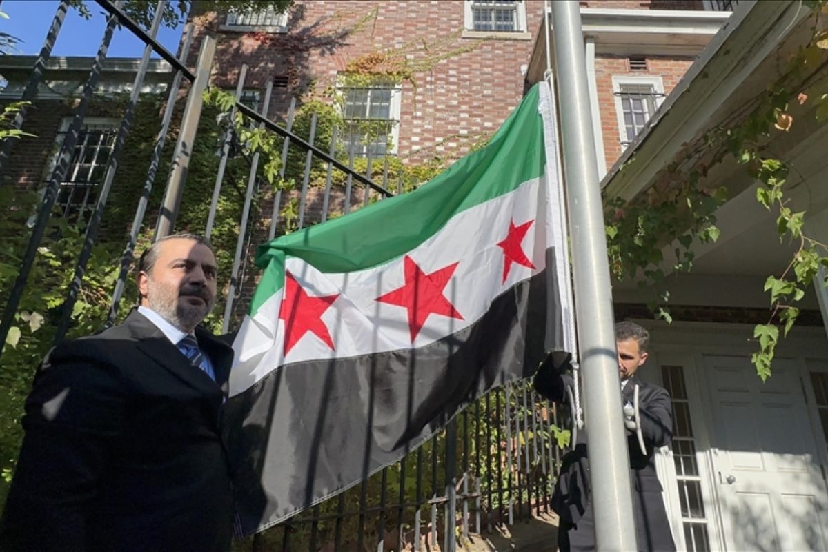 Bendera Suriah kembali berkibar di Washington setelah satu dasawarsa