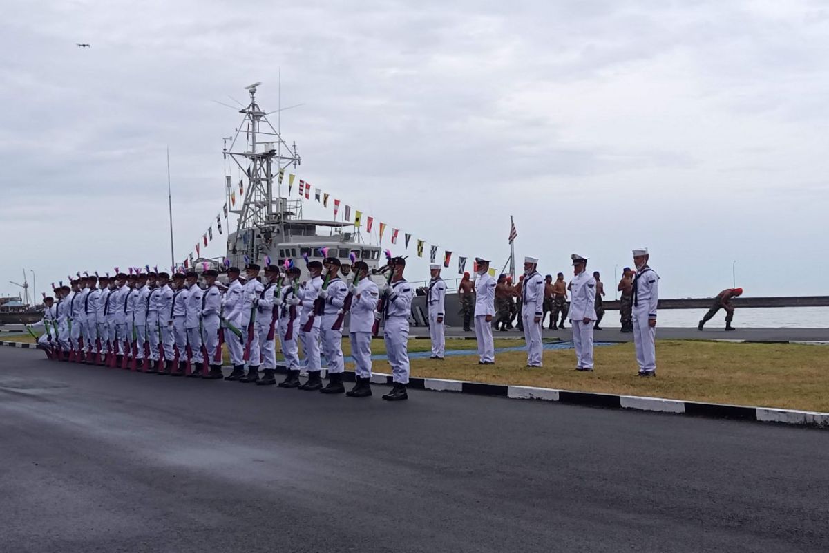 KRI Bima Suci-945 sandar di Dermaga Hatta Makassar