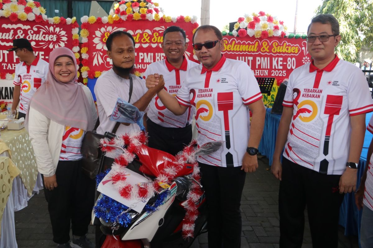 Asikin bawa pulang sepeda motor jalan sehat HUT PMI