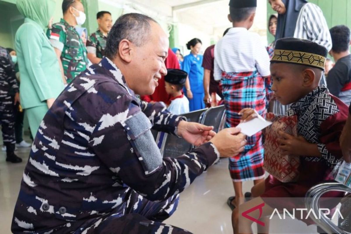 Kodaeral IX Ambon berikan layanan kesehatan gratis bagi masyarakat sambut HUT TNI