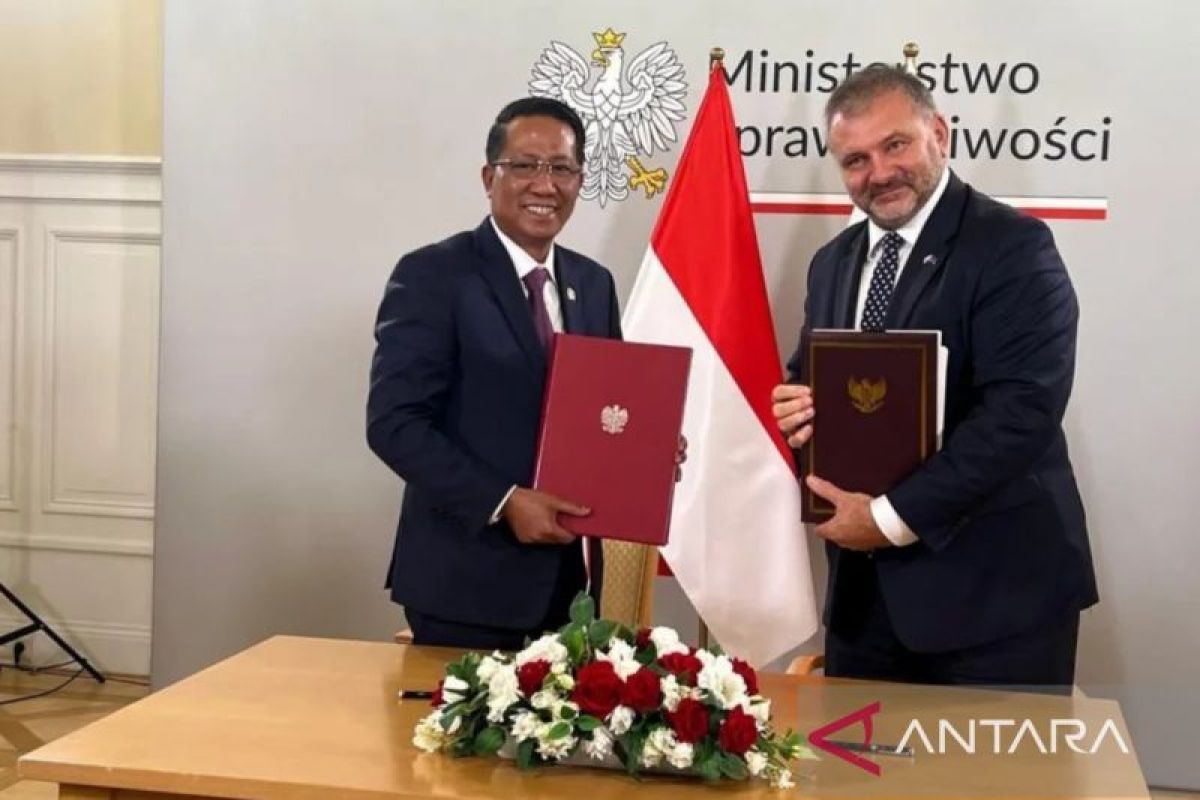 Polandia memutuskan tembak jatuh benda