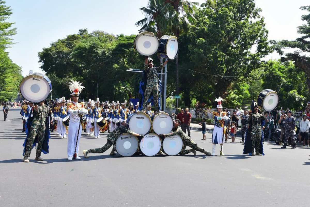 Taruna AAL pukau warga Makassar dengan Kirab Drum Band