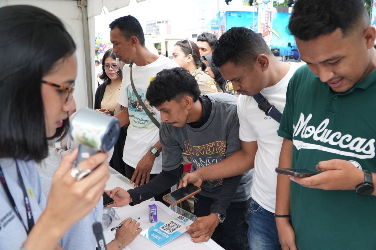 1.000 pelanggan transaksi aplikasi PLN Mobile di peringatan Hari Pelanggan Nasional 2025