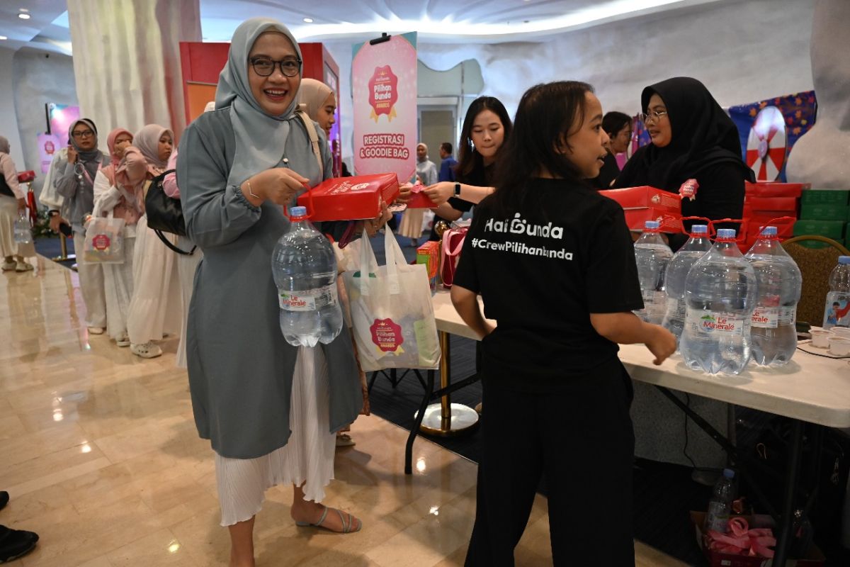 Le Minerale raih penghargaan HaiBunda pilihan Bunda Award 2025