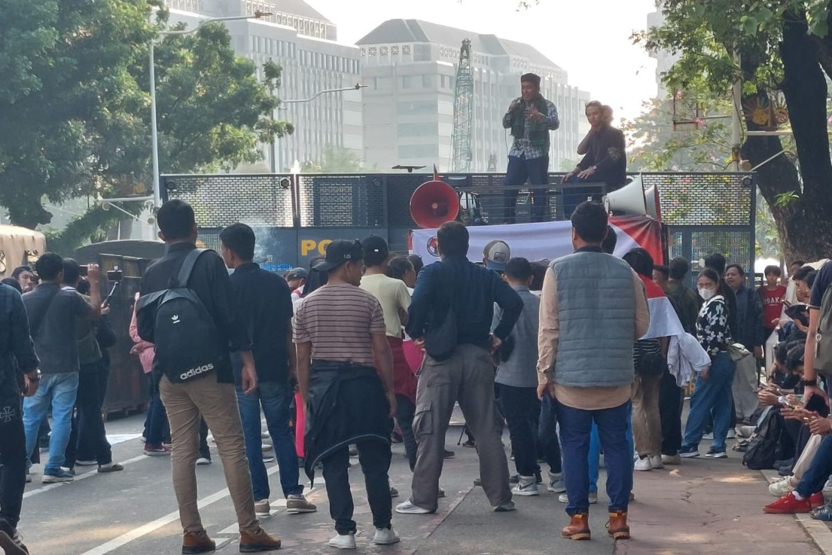 Massa buruh di Jakarta gaungkan percepatan reformasi Polri 