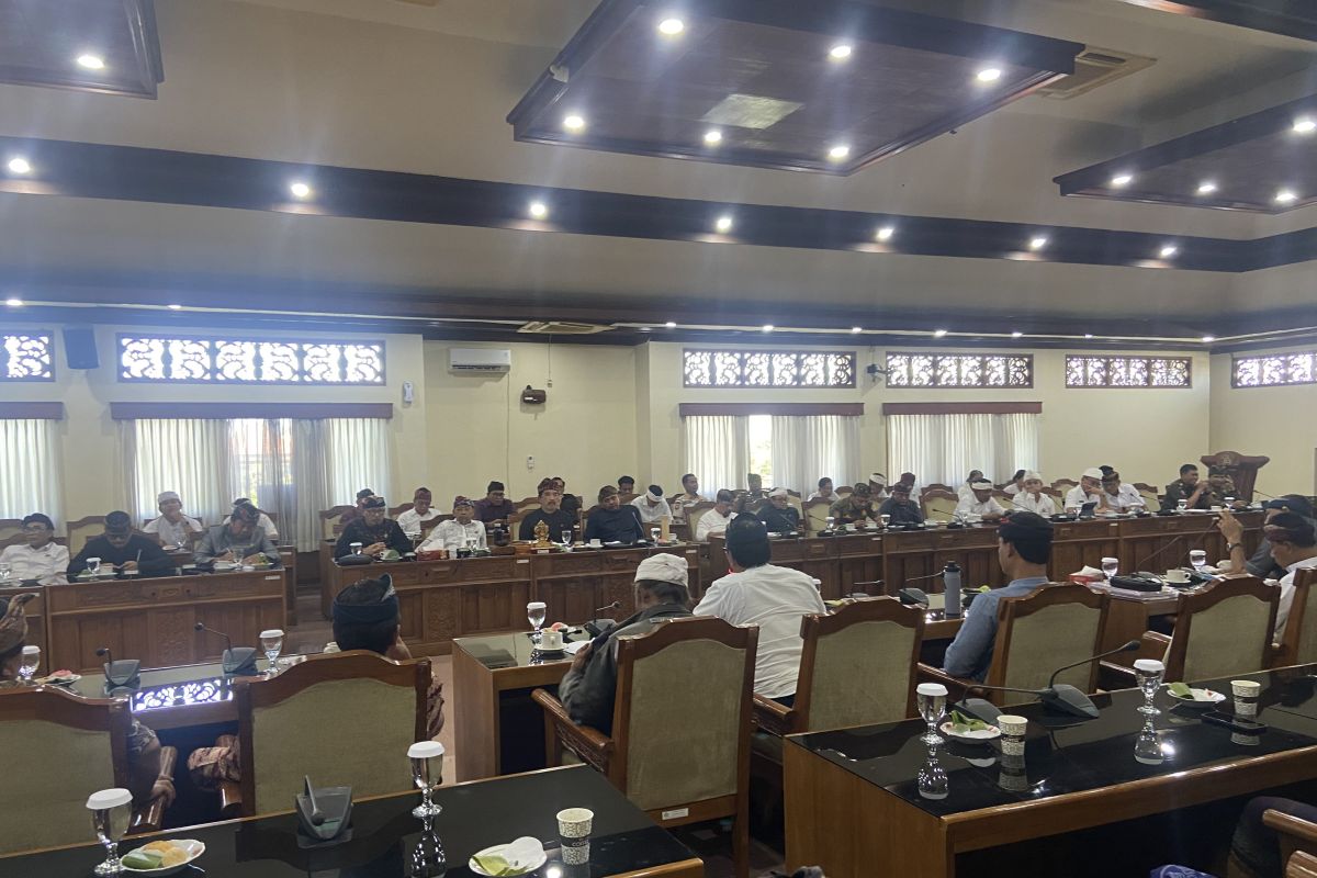 DPRD  Bali minta GWK dalam seminggu bongkar tembok penghalang warga