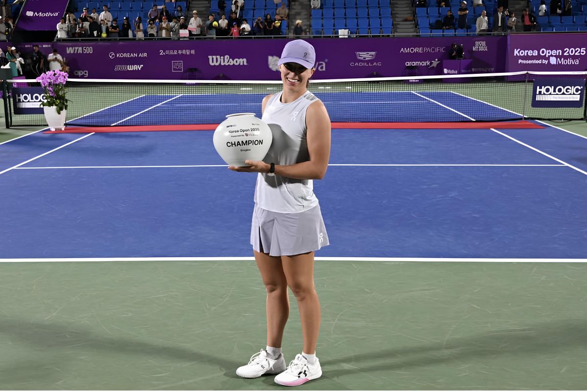 Swiatek bangkit dan taklukkan Alexandrova, raih gelar ke-25 di Seoul