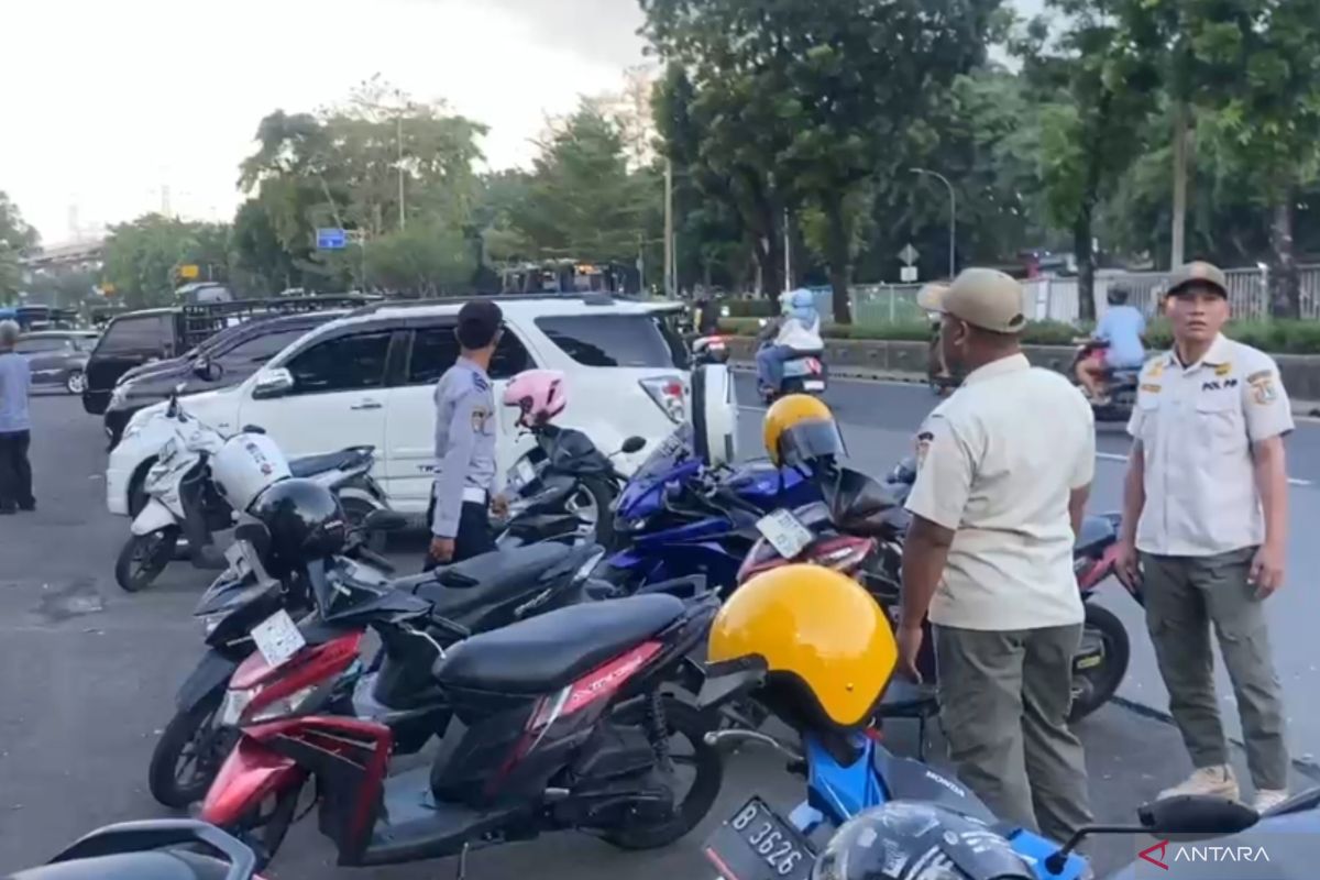 Petugas jaga ketat Jalan Sutoyo Jaktim cegah gangguan ketertiban