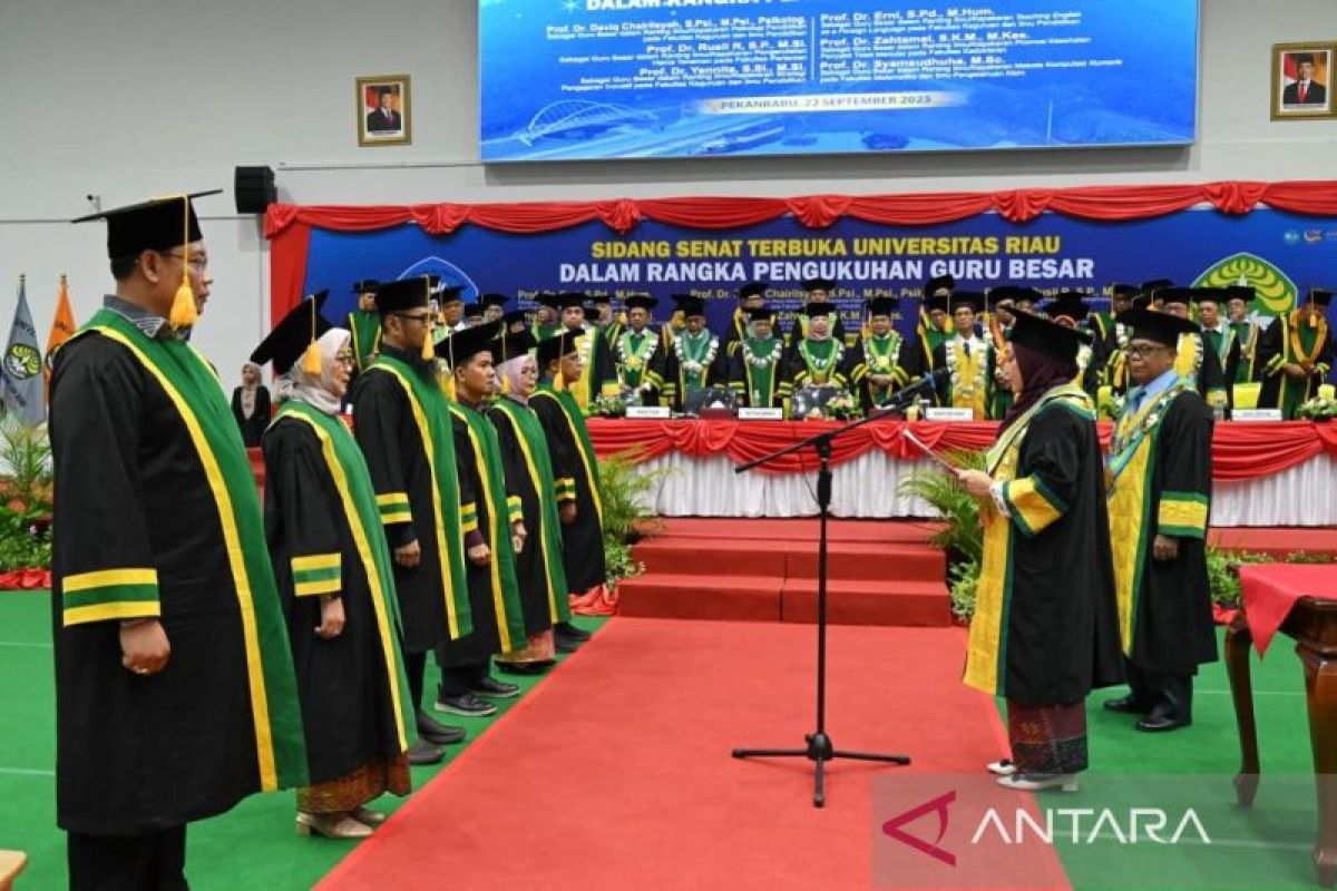 Enam Guru Besar Resmi Dikukuhkan, Unri Perkuat Reputasi Akademik dan Riset