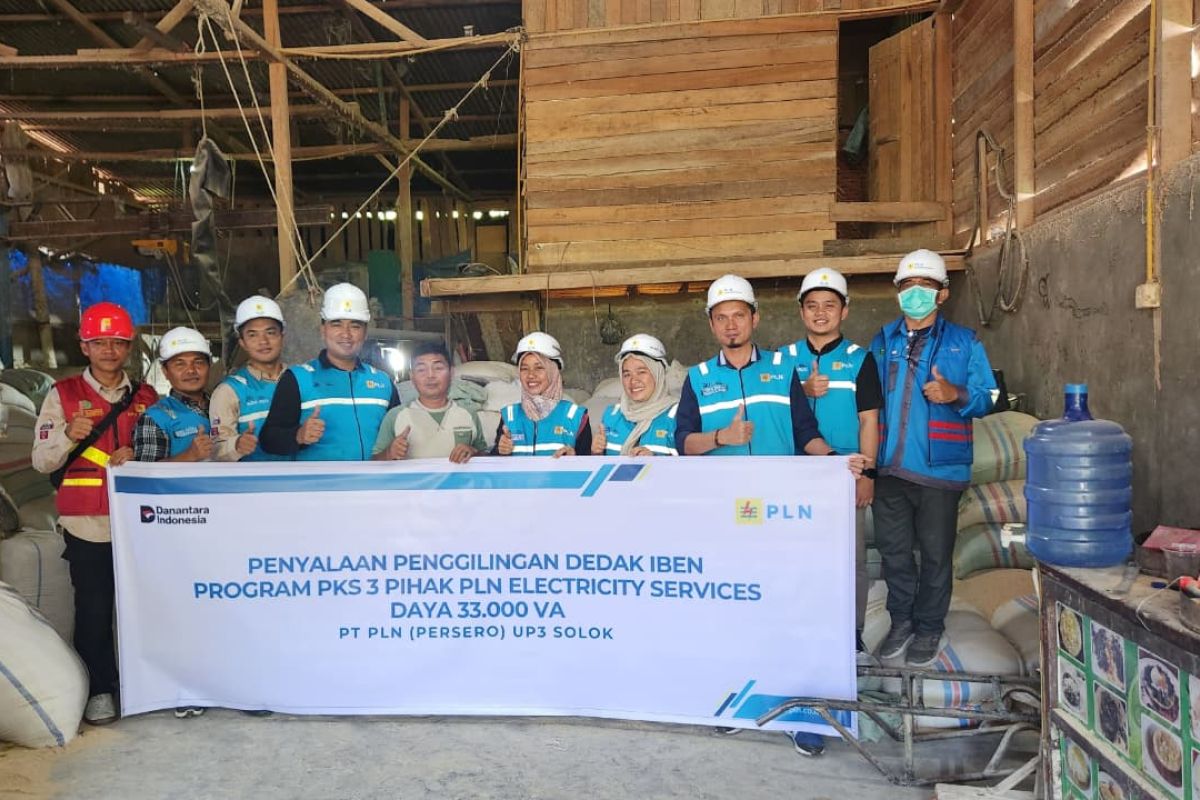 PLN Dukung Modernisasi Usaha Lokal Melalui Penyalaan Listrik 33.000 VA untuk Penggilingan Dedak Iben Menyambut Hari Kesaktian Pancasila