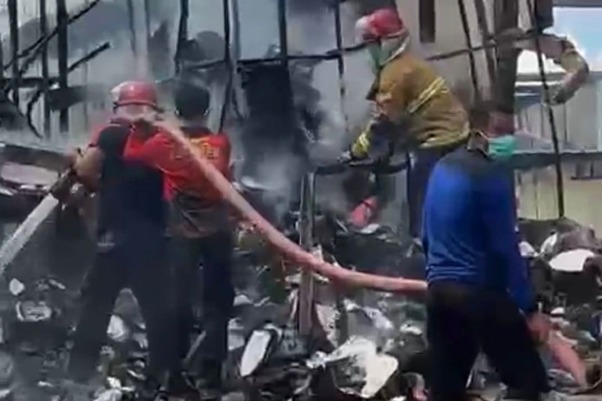 Damkar: Seluruh berkas di gudang arsip BKAD Konut hangus terbakar