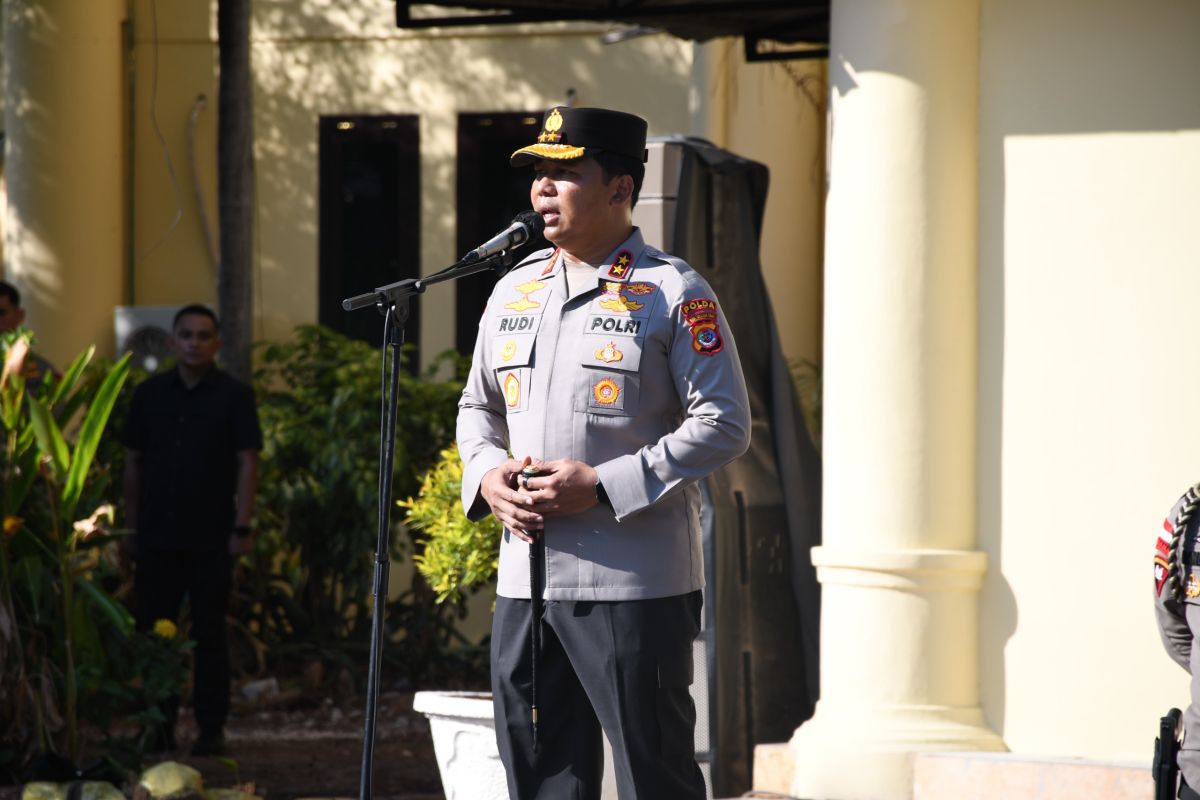 Kapolda NTT mengajak personelnya tinggalkan praktik negatif