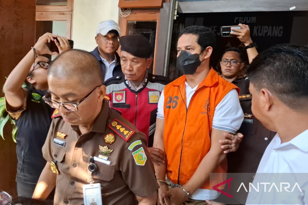 Jaksa tuntut 20 tahun penjara eks Kapolres Ngada kasus asusila anak