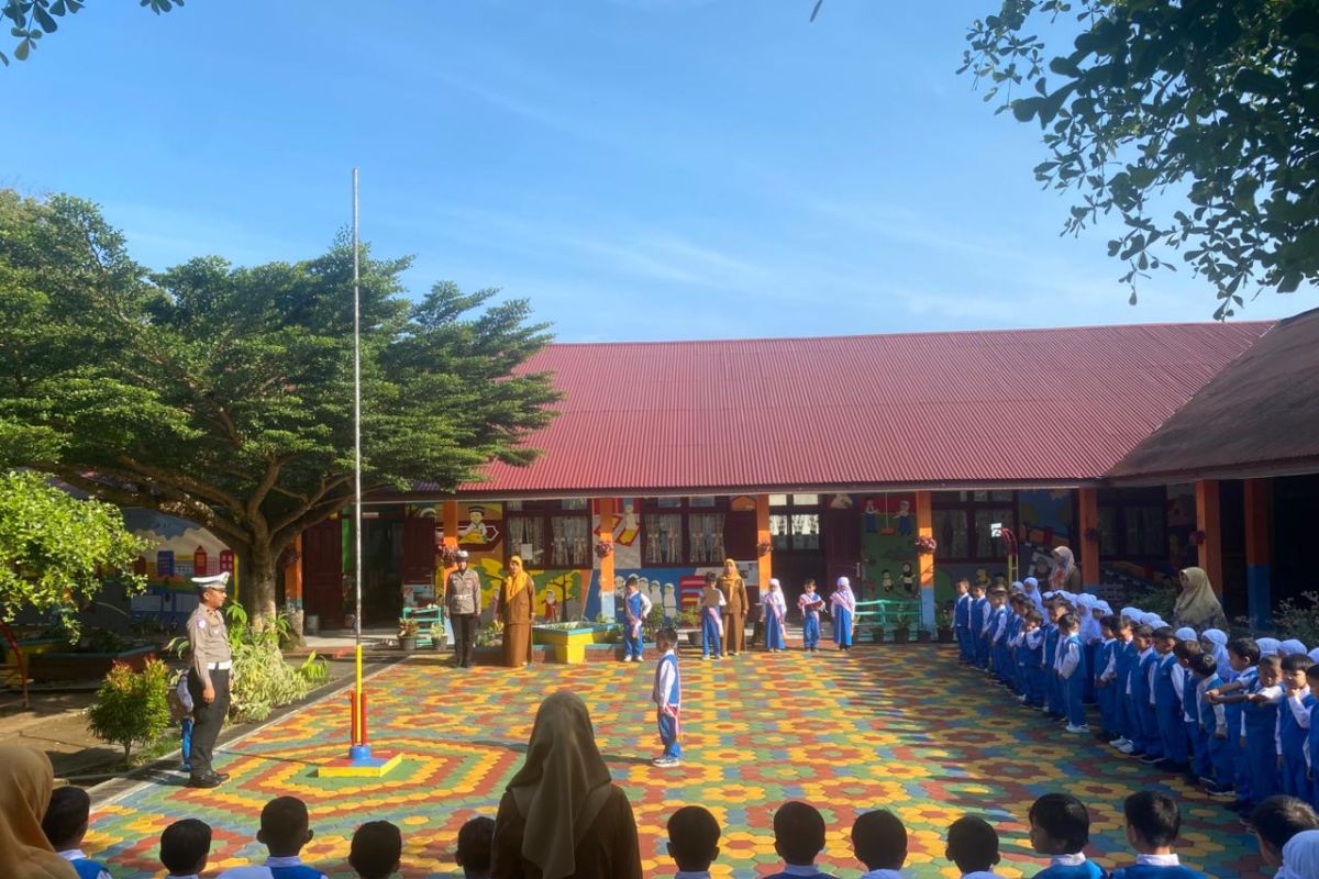 Polres Pasaman Barat perkenalkan budaya tertib lalu lintas anak TK