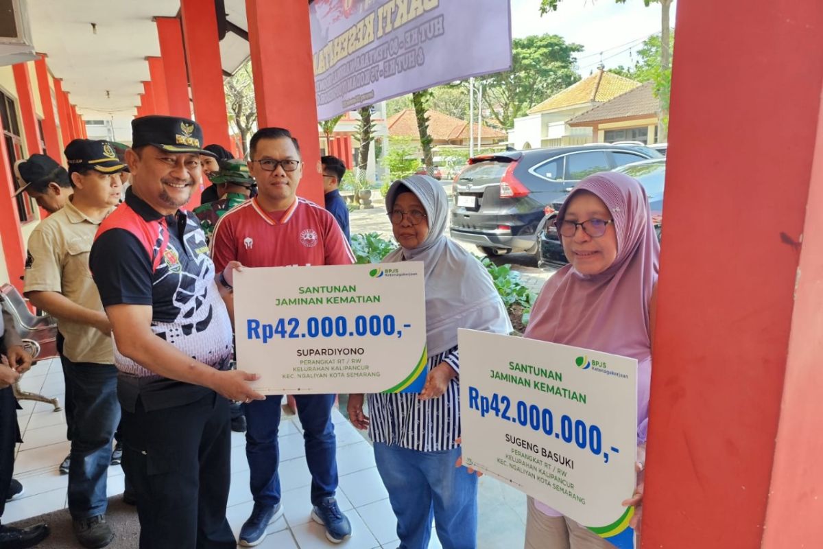 BPJS Ketenagakerjaan serahkan santunan kematian perangkat RT/RW di Kecamatan Ngaliyan