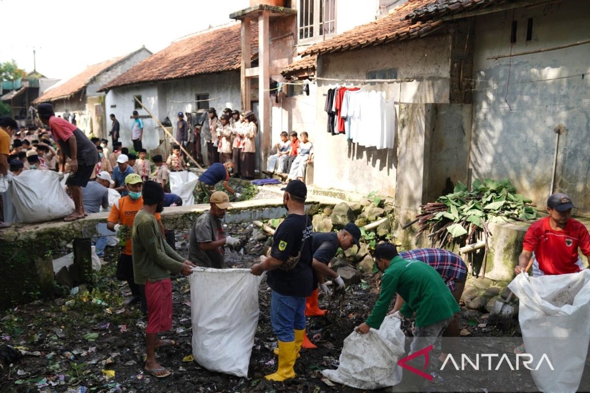 Bupati Bogor canangkan aksi bersih serentak dukung World Cleanup Day Indonesia 2025