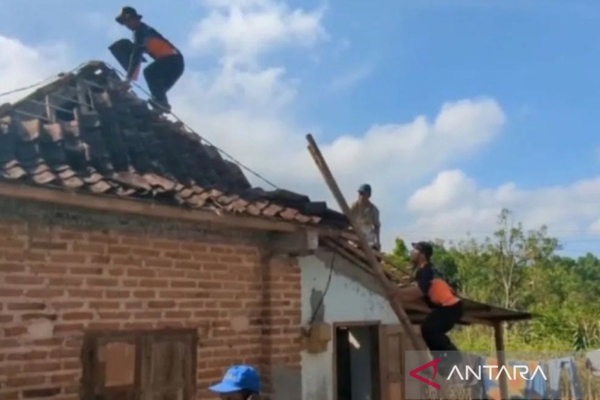 BNPB: 78 rumah rusak akibat hujan lebat dan angin kencang di Madiun