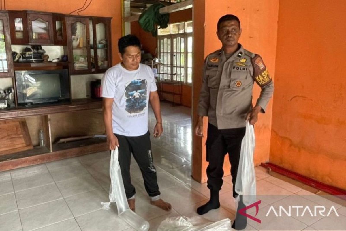 Polresta Ambon sita 100 liter miras ilegal dari warga di Maluku Tengah